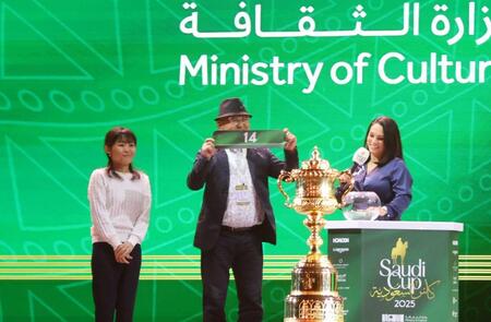 　大外１４番ゲートを引いた矢作師（中央）＝撮影・山本裕貴