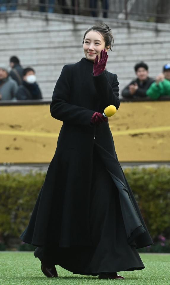 　トークショーに登場した波瑠（撮影・園田高夫）