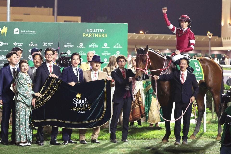 　フォーエバーヤングと関係者たち（共同）