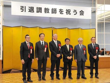 　引退調教師を祝う会に出席した（左から）村山師、鮫島師、藤沢師、木原師、音無師、河内師