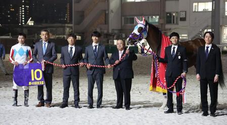 　京浜盃を制したナチュラルライズと横山武史騎手と関係者