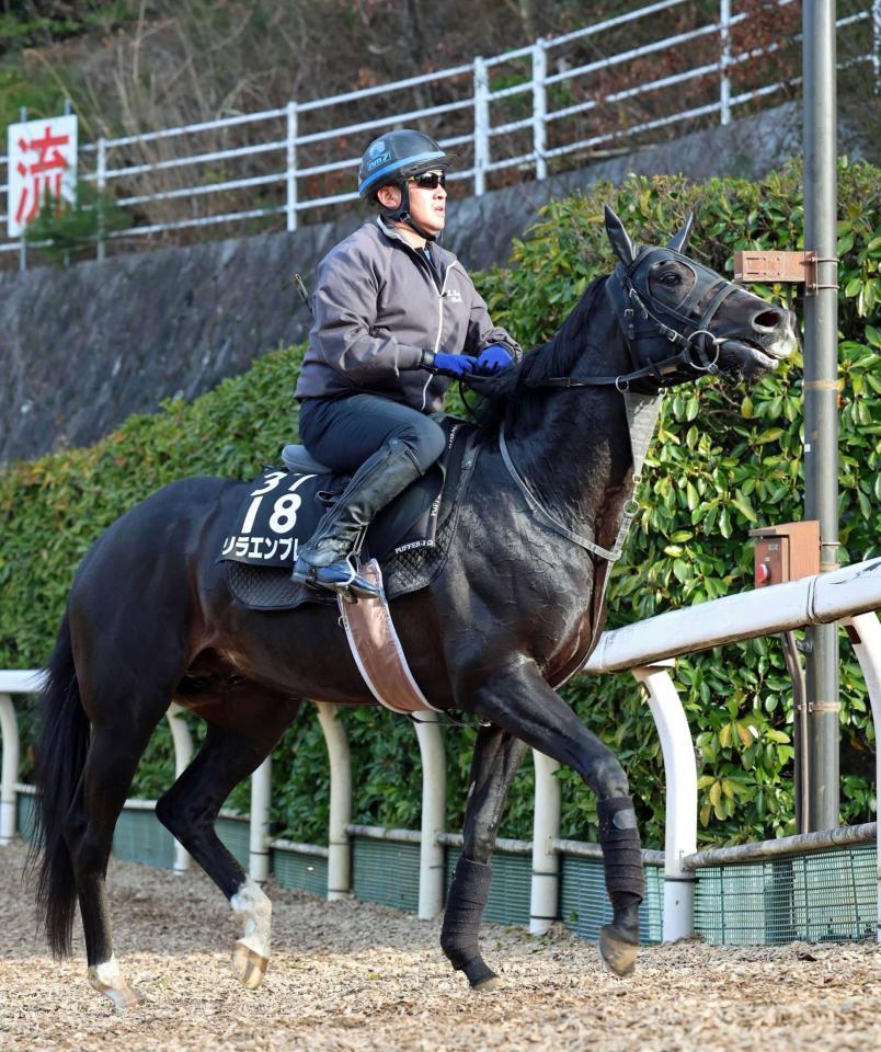 　３連勝を目指し、栗東坂路を駆け上がるリラエンブレム
