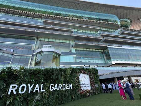 　ドバイＷＣデーのメイダン競馬場・正面スタンド