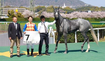 　阪神２Ｒを制したテーオーミリカンと藤岡佑（撮影・石湯恒介）