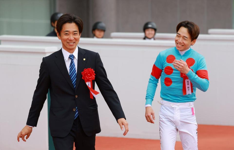 　阪神牝馬Ｓを制した池添学師（左）と松山（撮影・石湯恒介）