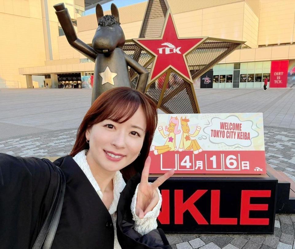 うまたせ君の前でパチリ