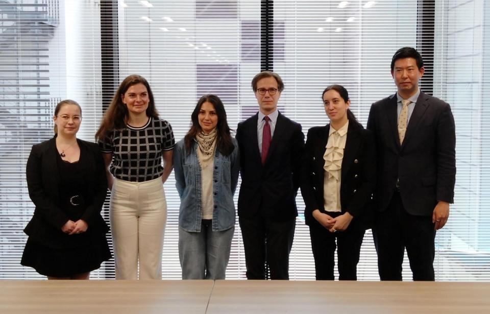 　フランスギャロの関係者（右から３番目がアンリ・ブレＣＯＯ）