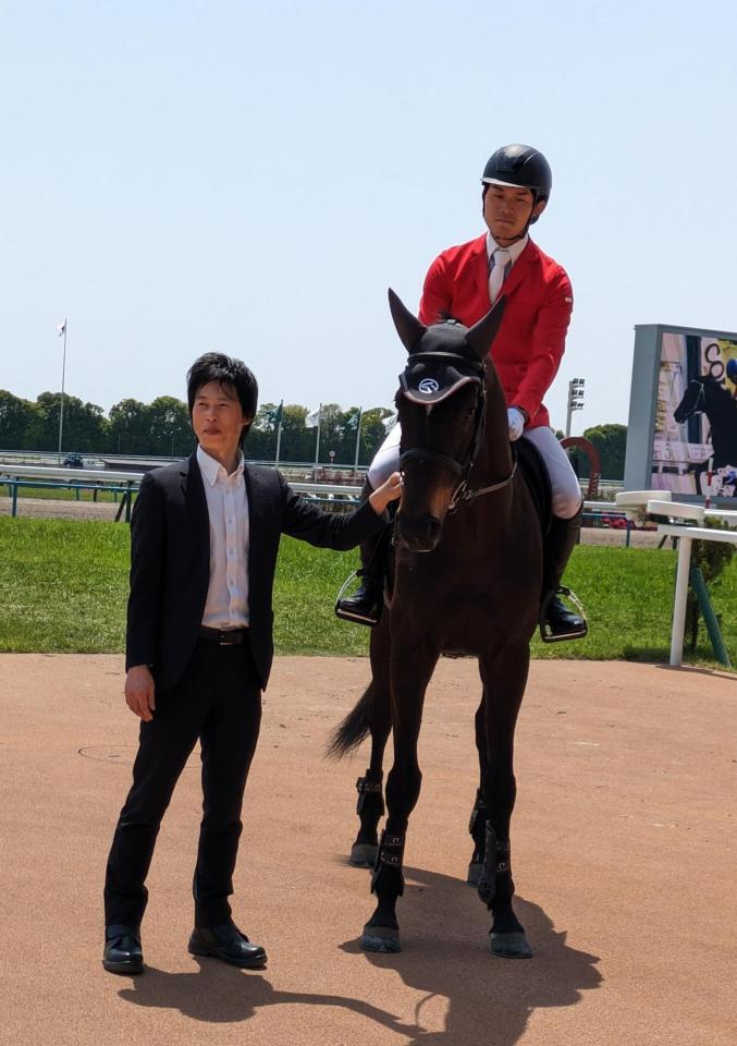 再会を果たしたディープボンドと谷口助手