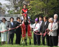 　皐月賞を制したアンライバルド＝２００９年４月１９日