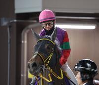 　エンプレス杯を制し、笑顔の松山