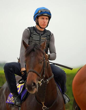 ダミアン・レーンとミュージアムマイル＝栗東トレセン（撮影・石湯恒介）