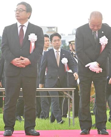 　ダービーの表彰式に姿を見せた小泉進次郎農林水産大臣（撮影・持木克友）