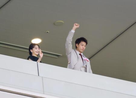 　竹内涼真（右）と見上愛