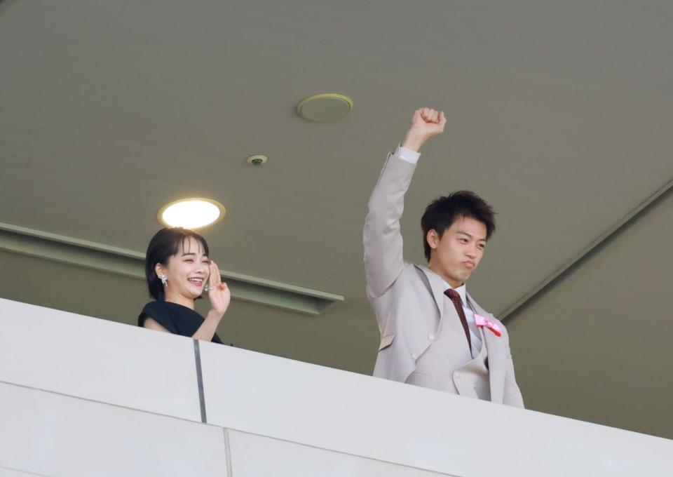 　竹内涼真（右）と見上愛