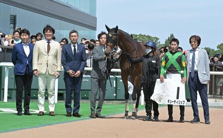 　東京７Ｒを勝ったキューティリップと横山武（撮影・持木克友）