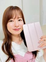 　夜のリラックスタイムは自宅ソファーで愛用のｉＰａｄとともに♪