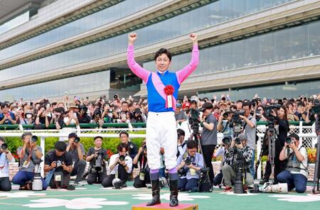 　千両役者っぷりを見せつけた武豊（撮影・石湯恒介）