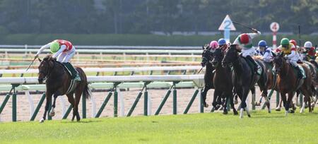 　早め先頭で後続を突き放すヴェローチェエラ（左）