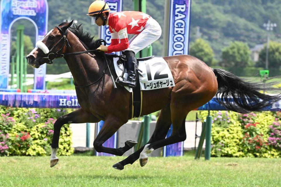 　コントレイル産駒初の勝利を飾ったルージュボヤージュ（撮影・園田高夫）