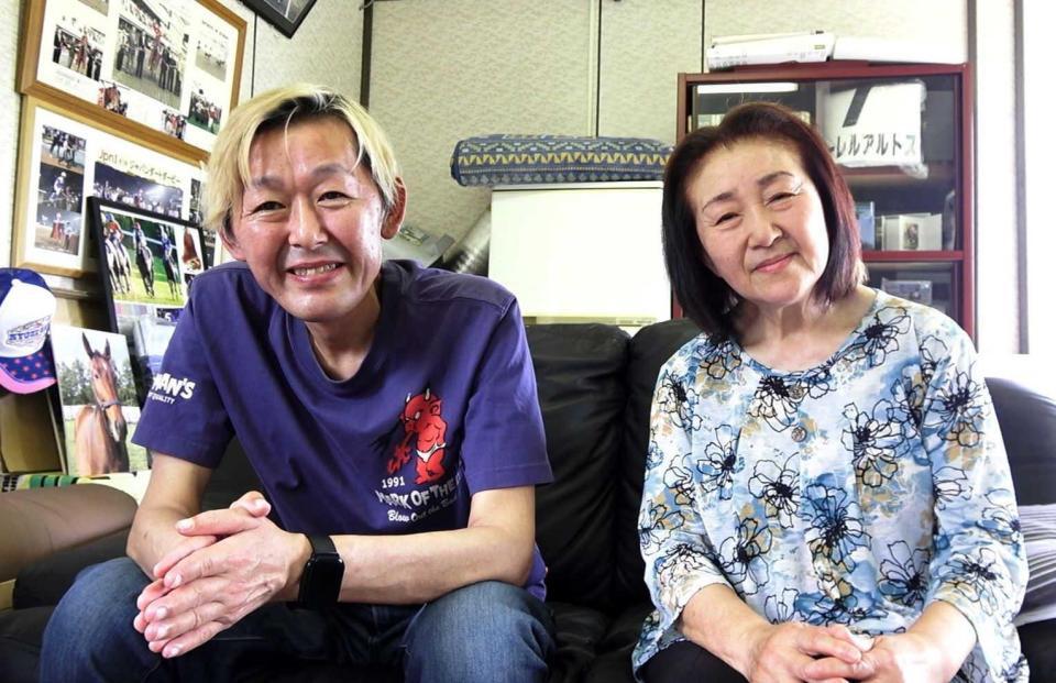 　ワールドファームの村上幹夫場長（左）と村上百合子代表