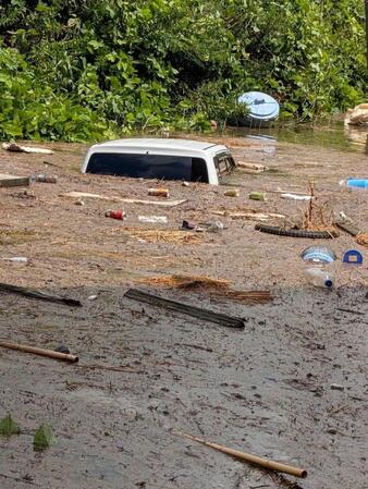 　記録的大雨の影響で水没した金沢競馬場（佐藤茂師提供）