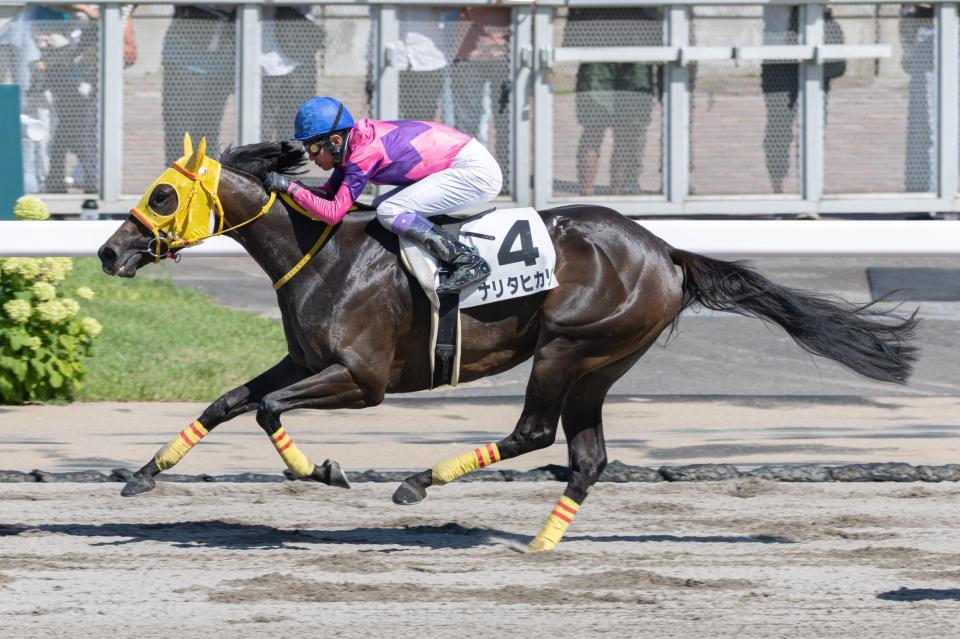 　札幌８Ｒでナリタヒカリに騎乗し、ＪＲＡ通算４６００勝を達成した武豊