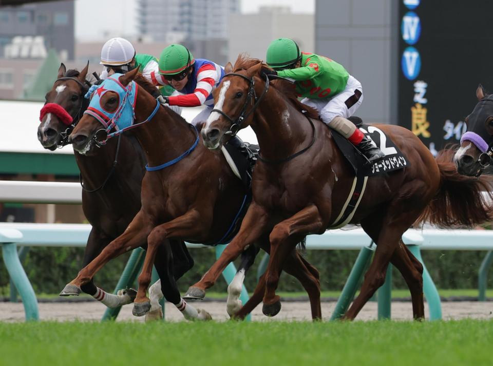 　接戦のＵＨＢ賞を制したフィオライア（中）