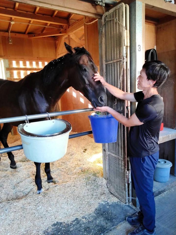 　函館で調整するケイアイセナと佐々木助手