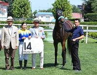 　２Ｒ３歳未勝利を勝ったサウンドルーチェと小林（撮影・持木克友）