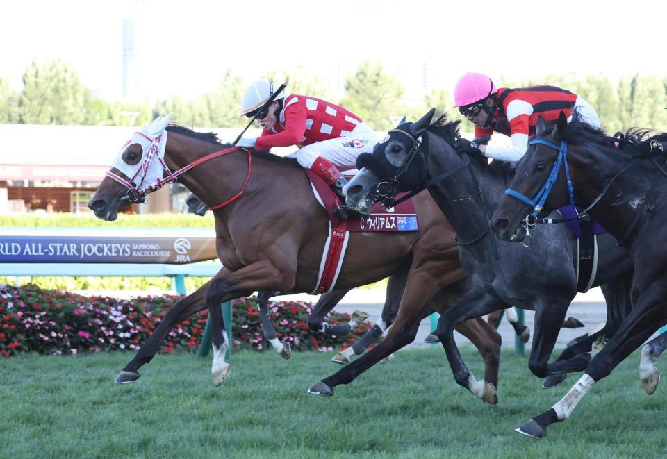 　ＷＡＳＪ第４戦を勝利したウィリアムズ騎乗のピンクジン（左）