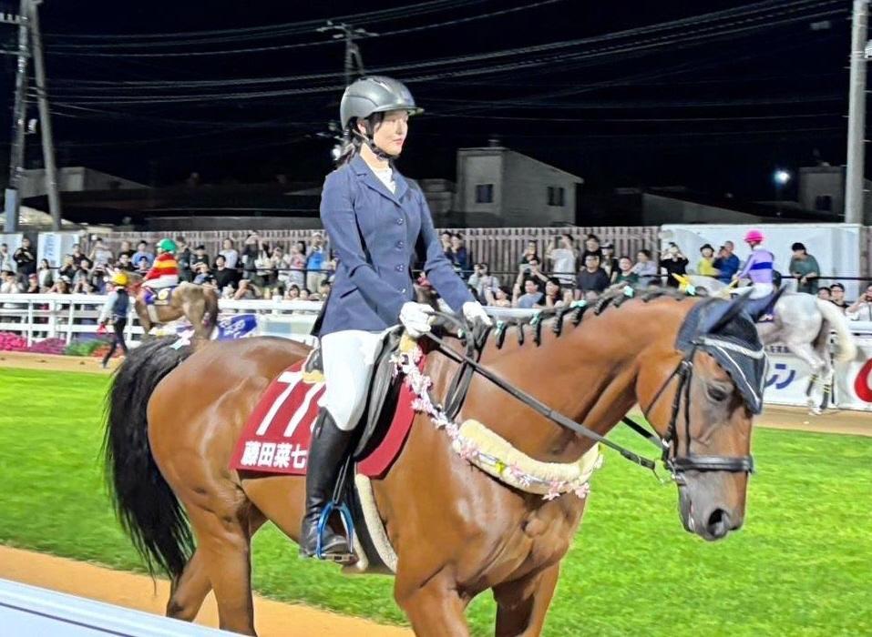 　約１０カ月ぶりに公の場で騎乗姿を披露した藤田菜七子さん