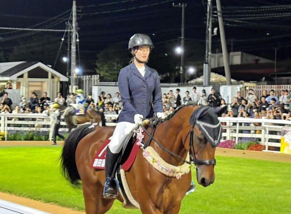 　約１０カ月ぶりに公の場で騎乗姿を披露した藤田菜七子さん