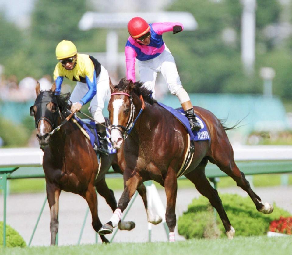 　宝塚記念を制したメイショウドトウ＝２００１年６月