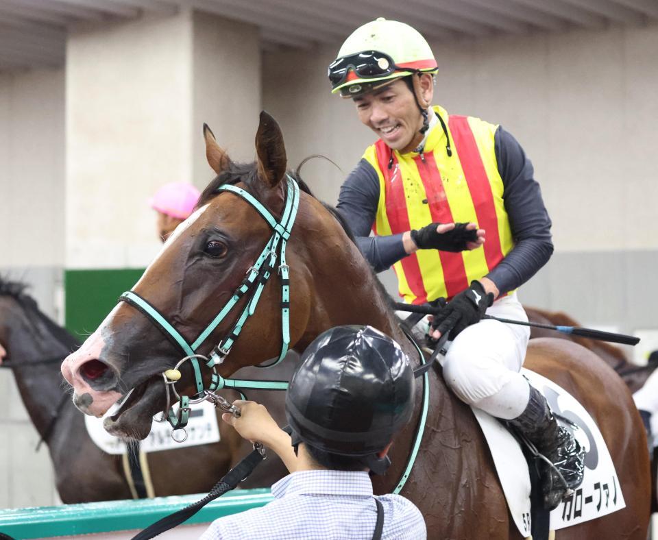 初勝利を手に引き揚げるガローファノと戸崎圭