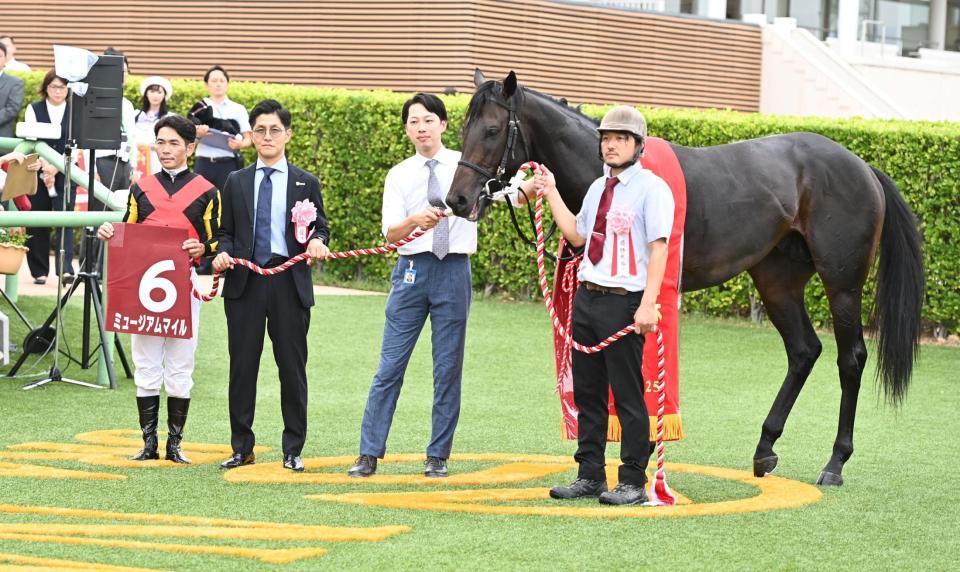 　セントライト記念を制したミュージアムマイルと戸崎圭（左）＝撮影・持木克友