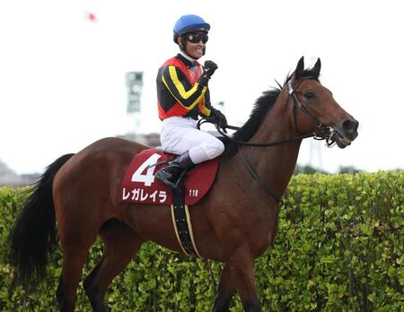 　レガレイラでオールカマーを勝利し、拳を握る戸崎騎手