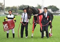 　ラヴァンダと中村師（右）と岩田望（左）＝撮影・園田高夫