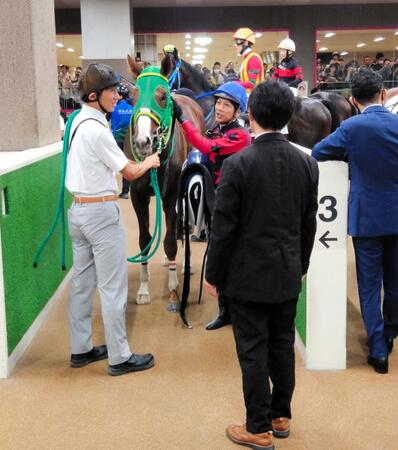 【中央競馬】ホリエモンこと堀江貴文氏所有のイッテラッシャイがデビュー戦で3着