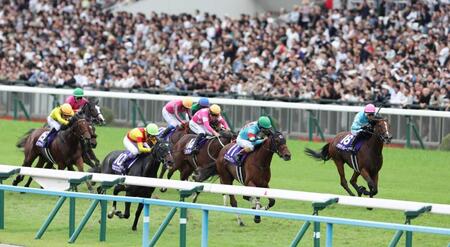 　秋華賞を制したエンブロイダリー（前列中央）＝撮影・中田匡峻