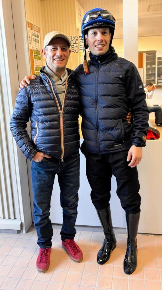 　一時帰国したＭ・デムーロ（左）と弟のクリスチャン