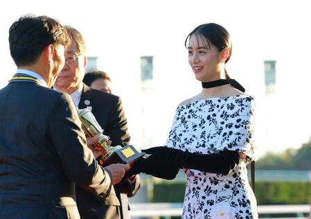 　プレゼンターを務めた山本美月（撮影・石湯恒介）