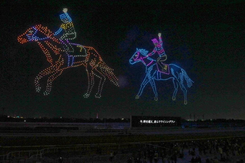 　ディープインパクト（左）とコントレイル（撮影・飯室逸平）