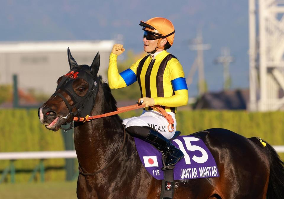 　声援に応える川田（撮影・石湯恒介）