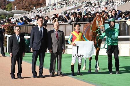 　東京１Ｒを勝ったヒナノムサシと柴田善（撮影・持木克友）