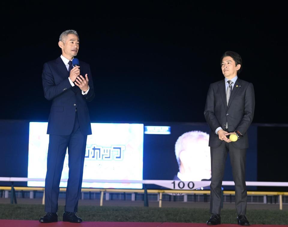 　福永師（右）とトークショーをするイチロー氏（撮影・園田高夫）