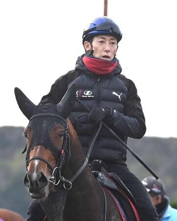 　師匠の管理馬ミツカネベネラとＧ１Ｖを狙う津村（撮影・園田高夫）
