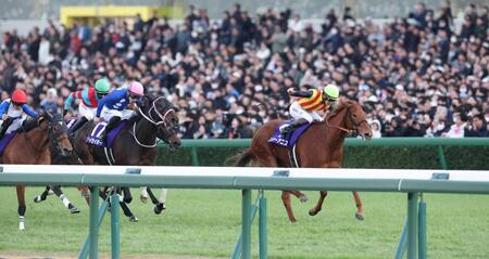 　阪神ＪＦを制したスターアニス（右）＝撮影・中田匡峻