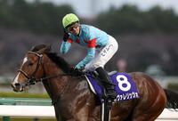 　１１Ｒ、カヴァレリッツォで朝日杯を制したクリスチャン・デムーロ（撮影・中田匡峻）