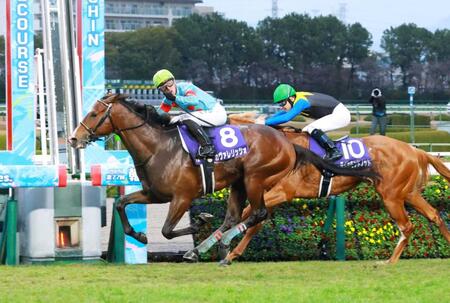 【朝日杯ＦＳ】カヴァレリッツォ　２歳マイル王！サートゥルナーリア産駒のＧ１初制覇　Ｃ・デムーロ喜び爆発「本当に強い」