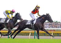 　ダービーを制したクロワデュノール＝６月１日